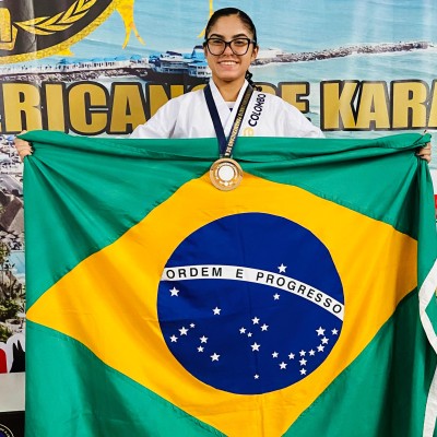 ATLETA DE PINDORAMA, LÍVIA DOMINICI, CONQUISTA OURO POR EQUIPE E BRONZE NO INDIVIDUAL NO CAMPEONATO PAN-AMERICANO DE KARATÊ NO PERU  A karateca é patrocinada pela Indústrias Colombo
